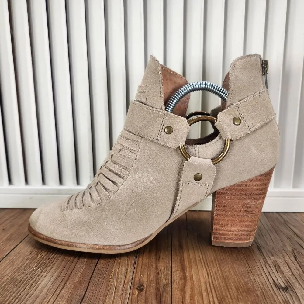 Seychelles Impossible Womens Sz 7 Beige Suede Harness Ankle Booties Heeled Boots